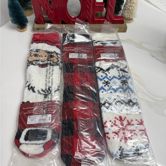 Socks Festive super soft Red, Black, White 3 pairs nwt - Picture 2 of 2